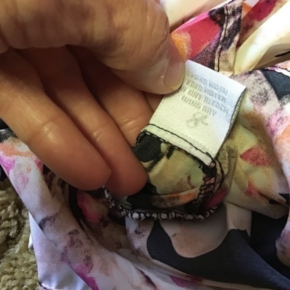 Charlotte Russe Flotal peplum top - Picture 4 of 9